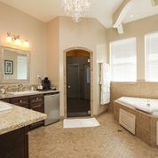 Carriage House Suite with Jacuzzi Tub Photo 4